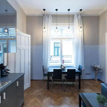 Vaci Street Apartments บูดาเปสต์ ภายนอก รูปภาพ