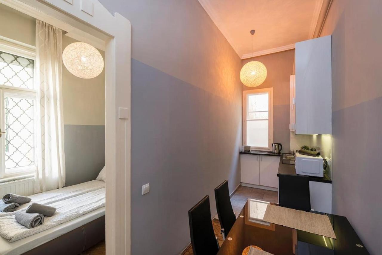 Vaci Street Apartments บูดาเปสต์ ภายนอก รูปภาพ