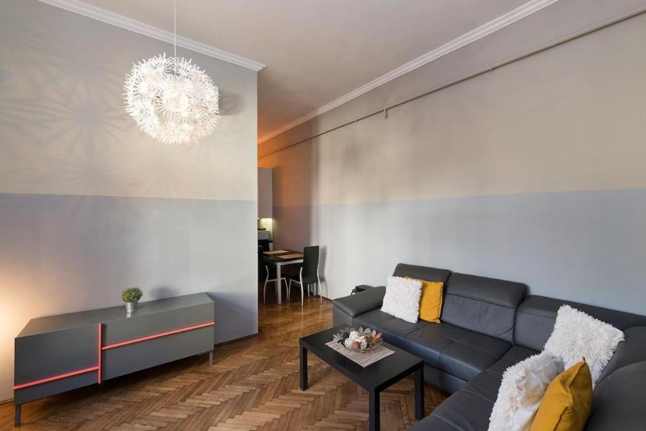 Vaci Street Apartments บูดาเปสต์ ภายนอก รูปภาพ